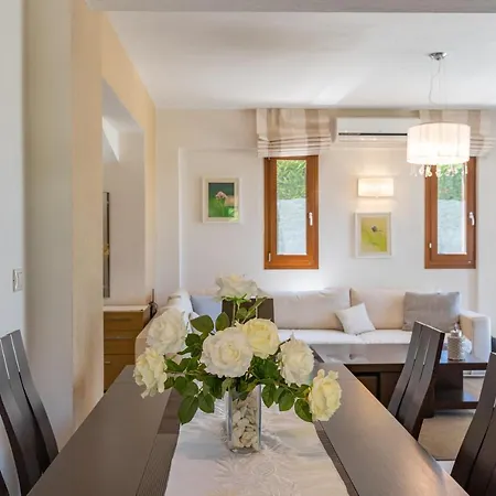 فيلة Sani Breeze By Halu! باراليا ساني