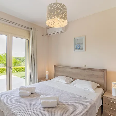 فيلة Sani Breeze By Halu! باراليا ساني